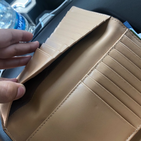 Authentic Michael Kors Wallet - Picture 5 of 6